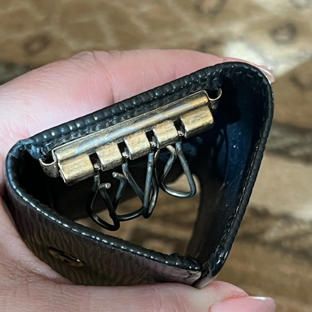 Louis Vuitton Black Epi Key Holder Like New with Box - Picture 7 of 8